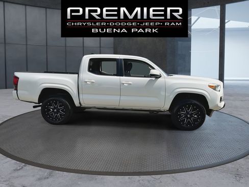 Used 2018 Toyota Tacoma SR w/ SR Convenience Package AWD/4WD image 9