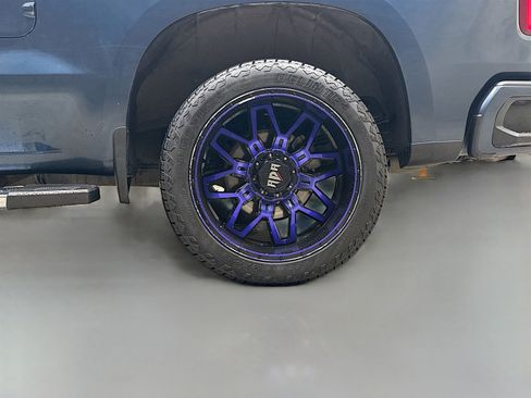 Used 2021 Chevrolet Silverado 1500 High Country w/ Technology Package image 36