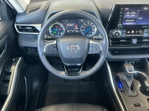 Certified 2021 Toyota Highlander XLE FWD image 13