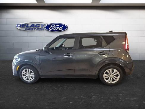 Used 2023 Kia Soul LX FWD image 3
