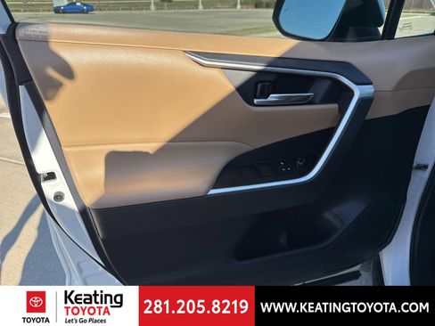 Used 2021 Toyota RAV4 XLE image 8