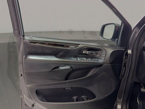 Used 2018 Dodge Grand Caravan SXT w/ Blacktop Package image 32