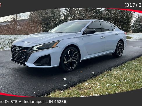 Used 2024 Nissan Altima 2.5 SR w/ SR Premium Package AWD/4WD image 1