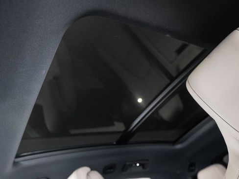 Used 2025 Porsche Macan Electric image 23