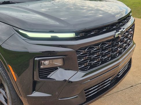 Used 2025 Chevrolet Traverse RS FWD image 12