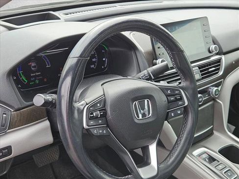 Used 2018 Honda Accord Touring image 12