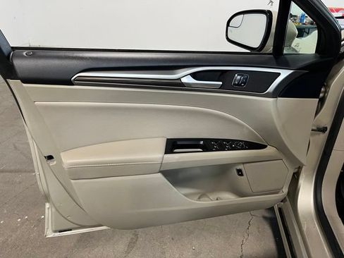 Used 2017 Ford Fusion Energi SE FWD image 25