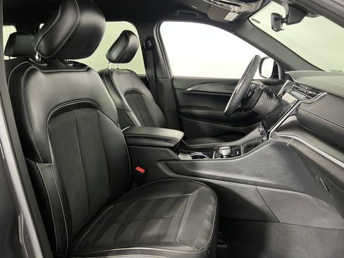 Certified 2025 Jeep Grand Cherokee L Altitude image 32