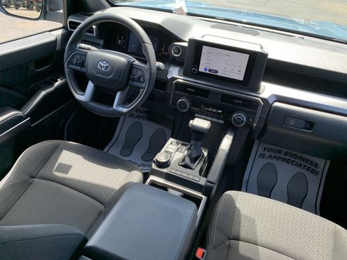Used 2025 Toyota 4Runner SR5 AWD/4WD image 30