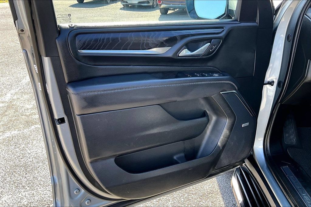 Used 2024 GMC Yukon Denali AWD/4WD image 22