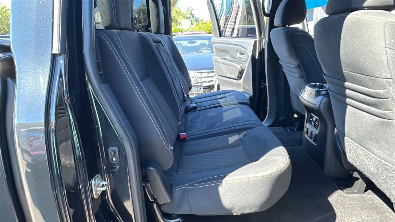 Used 2019 Nissan Titan SV w/ SV Convenience Package RWD image 25