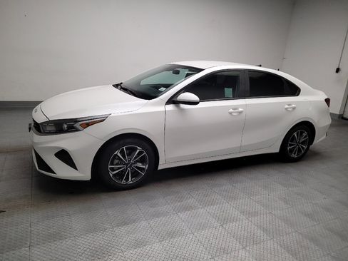 Used 2023 Kia Forte LXS FWD image 2