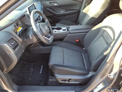 Used 2024 Nissan Rogue SV image 11
