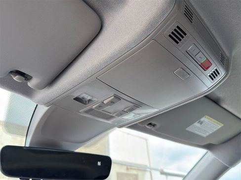 Used 2022 Volkswagen Tiguan SE image 20