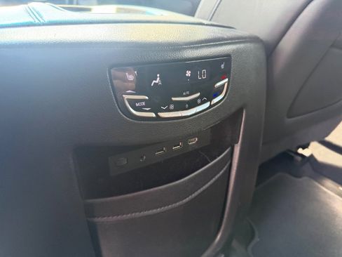 Used 2017 Cadillac Escalade ESV Premium Luxury image 14