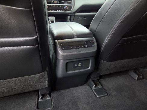 Used 2025 Nissan Pathfinder SL image 19