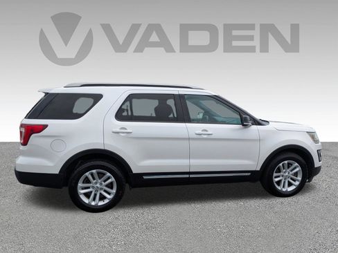 Used 2016 Ford Explorer XLT w/ Equipment Group 202A FWD image 28
