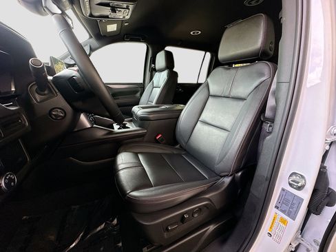 Used 2024 Chevrolet Suburban RST w/ Luxury Package image 21