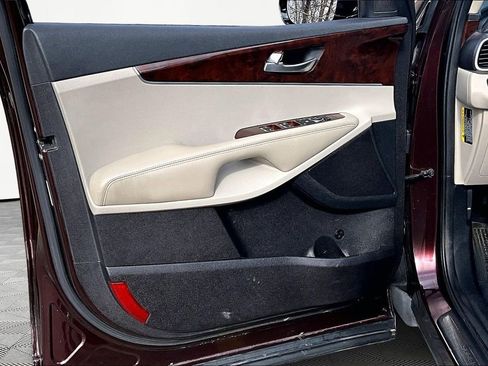 Used 2016 Kia Sorento LX w/ LX Convenience Package image 23