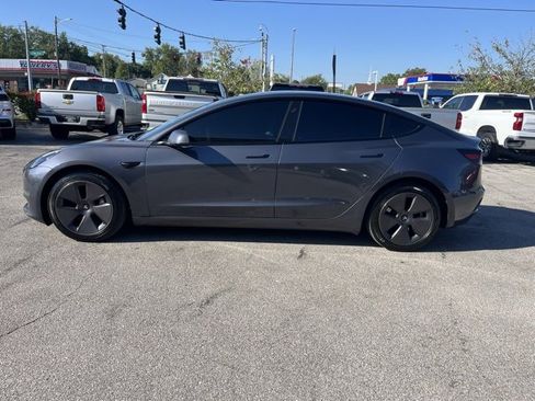 Used 2023 Tesla Model 3 Standard Range image 3
