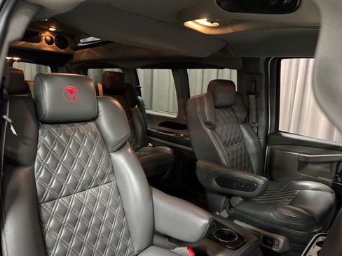 Used 2023 GMC Savana 2500 RWD image 9