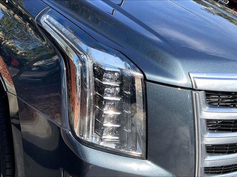 Used 2019 Cadillac Escalade ESV Premium Luxury image 28