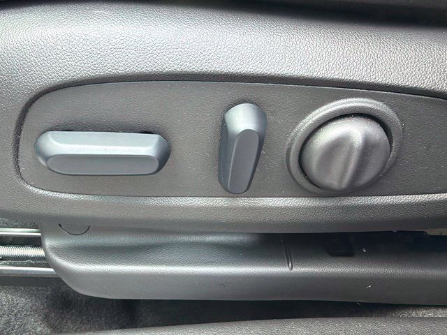 Used 2024 Chevrolet TrailBlazer RS w/ Convenience Package AWD/4WD image 28