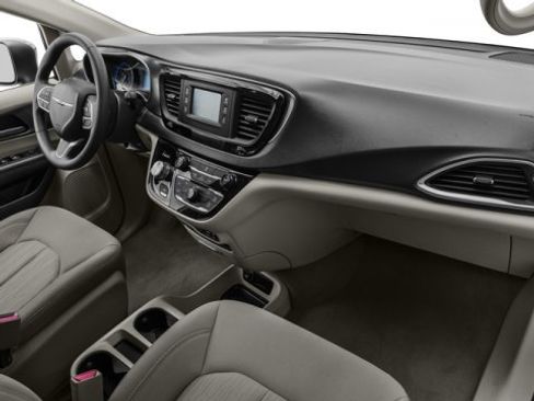Used 2017 Chrysler Pacifica Touring image 19