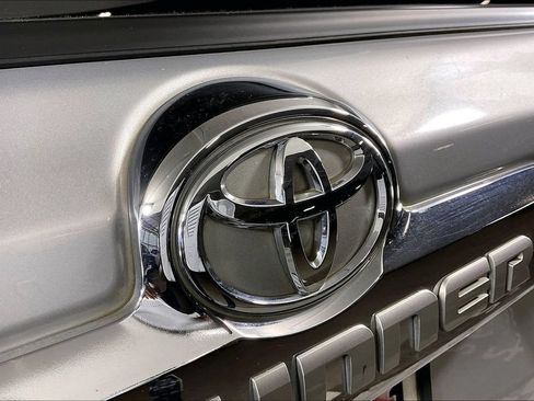 Used 2018 Toyota 4Runner Limited AWD/4WD image 31