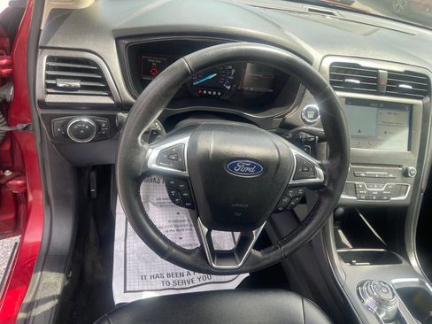 Used 2018 Ford Fusion SE w/ Equipment Group 201A FWD image 15