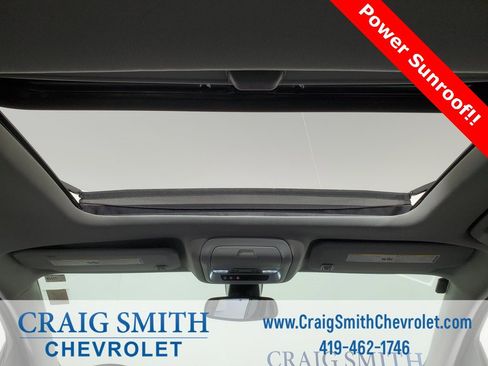 Used 2022 GMC Acadia SLT w/ Elevation Edition image 10