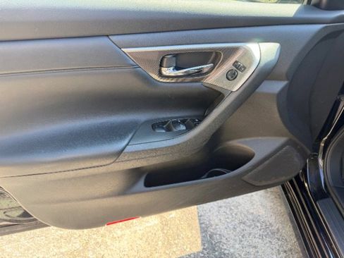 Used 2013 Nissan Altima 2.5 SL w/ Technology Pkg image 9