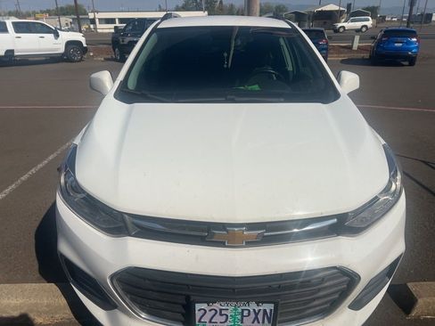 Used 2019 Chevrolet Trax LT w/ LT Convenience Package image 4