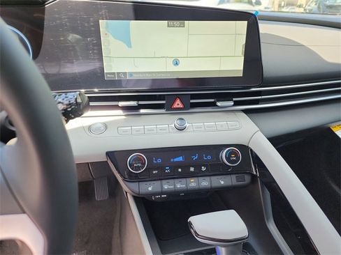 New 2025 Hyundai Elantra Limited image 17