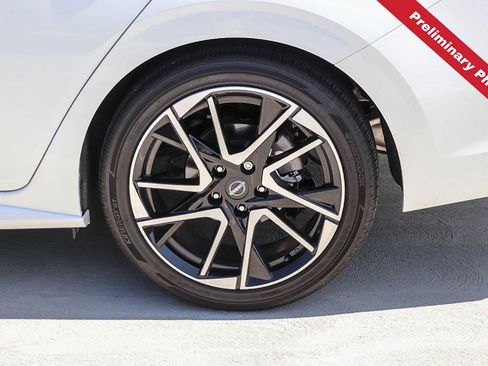 Used 2025 Nissan Sentra SR w/ SR Premium Package FWD image 12