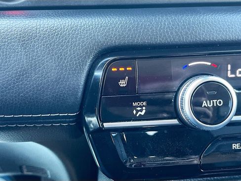 Used 2024 Honda Pilot Touring image 21