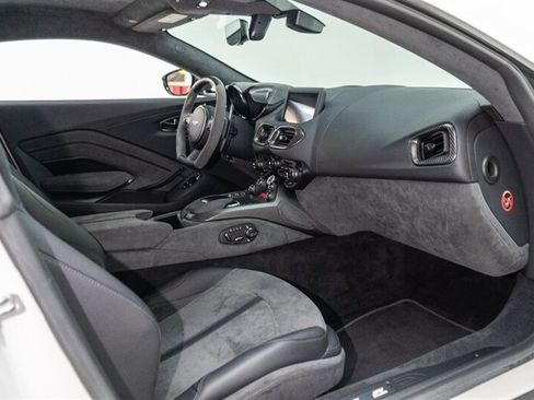 Used 2023 Aston Martin V8 Vantage Coupe RWD image 51