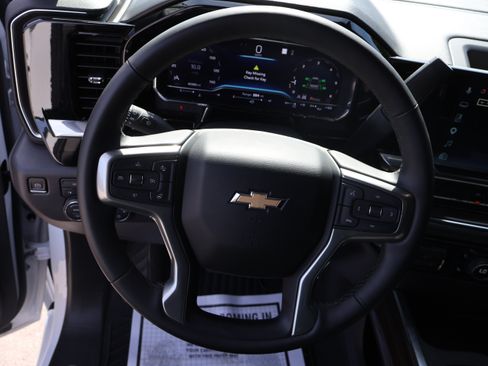 Used 2023 Chevrolet Silverado 1500 LT AWD/4WD image 40