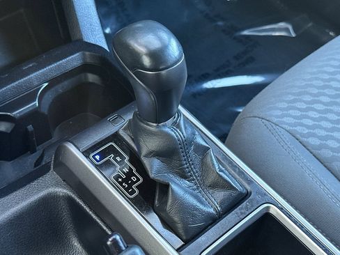 Used 2021 Toyota Tacoma SR5 AWD/4WD image 17