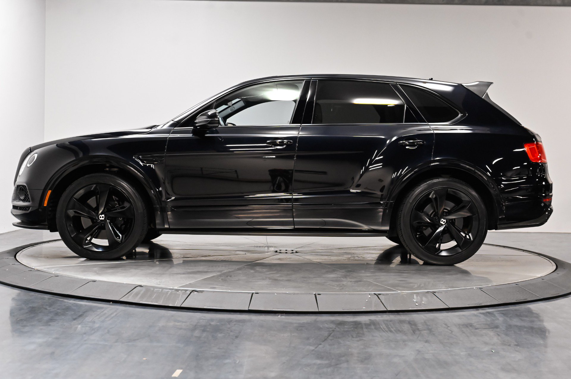 Used 2018 Bentley Bentayga w/ Black Specification AWD/4WD image 18