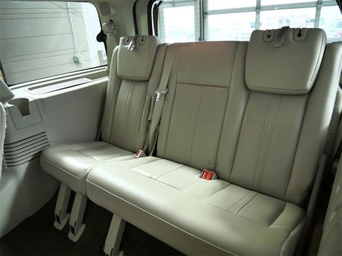 Used 2015 Lincoln Navigator 4WD image 16