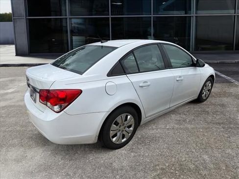 Used 2014 Chevrolet Cruze LS FWD image 3
