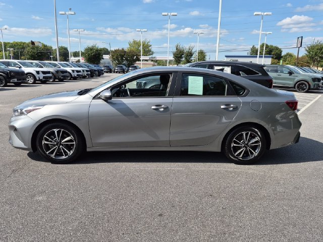 Used 2022 Kia Forte LXS w/ LXS Technology Package FWD image 6