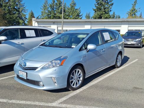 Used 2013 Toyota Prius V Five image 2