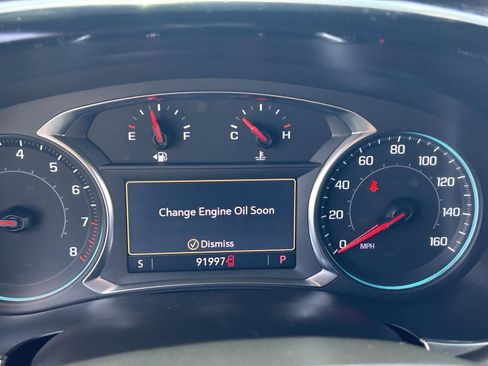 Used 2023 Chevrolet Traverse LT FWD image 14