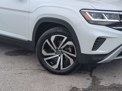 Used 2023 Volkswagen Atlas SEL AWD/4WD image 2