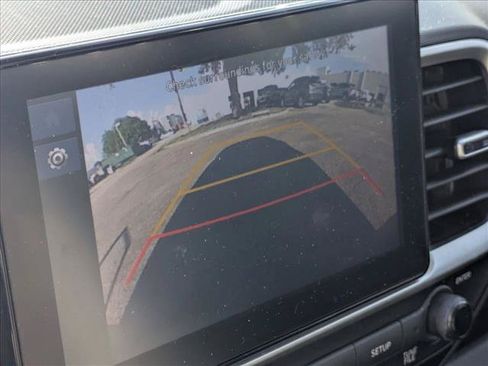 Used 2023 Hyundai Venue SEL FWD image 6