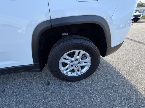 Used 2025 Jeep Grand Cherokee Laredo w/ Luxury Tech Group I image 26