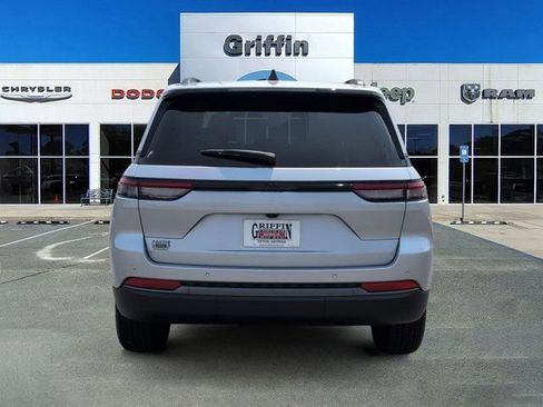 New 2026 Jeep Grand Cherokee Altitude RWD image 8