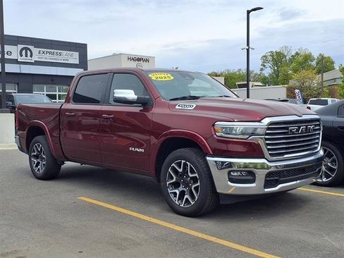 Used 2025 RAM 1500 Laramie AWD/4WD image 1